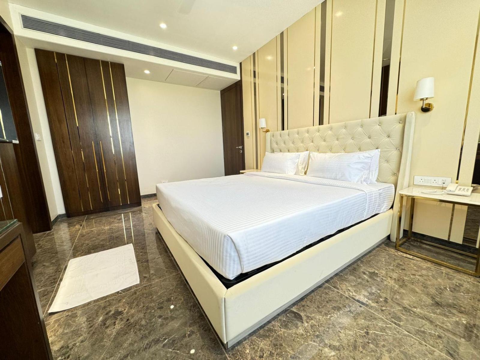 Hotel Carnival Parbhani Exterior foto