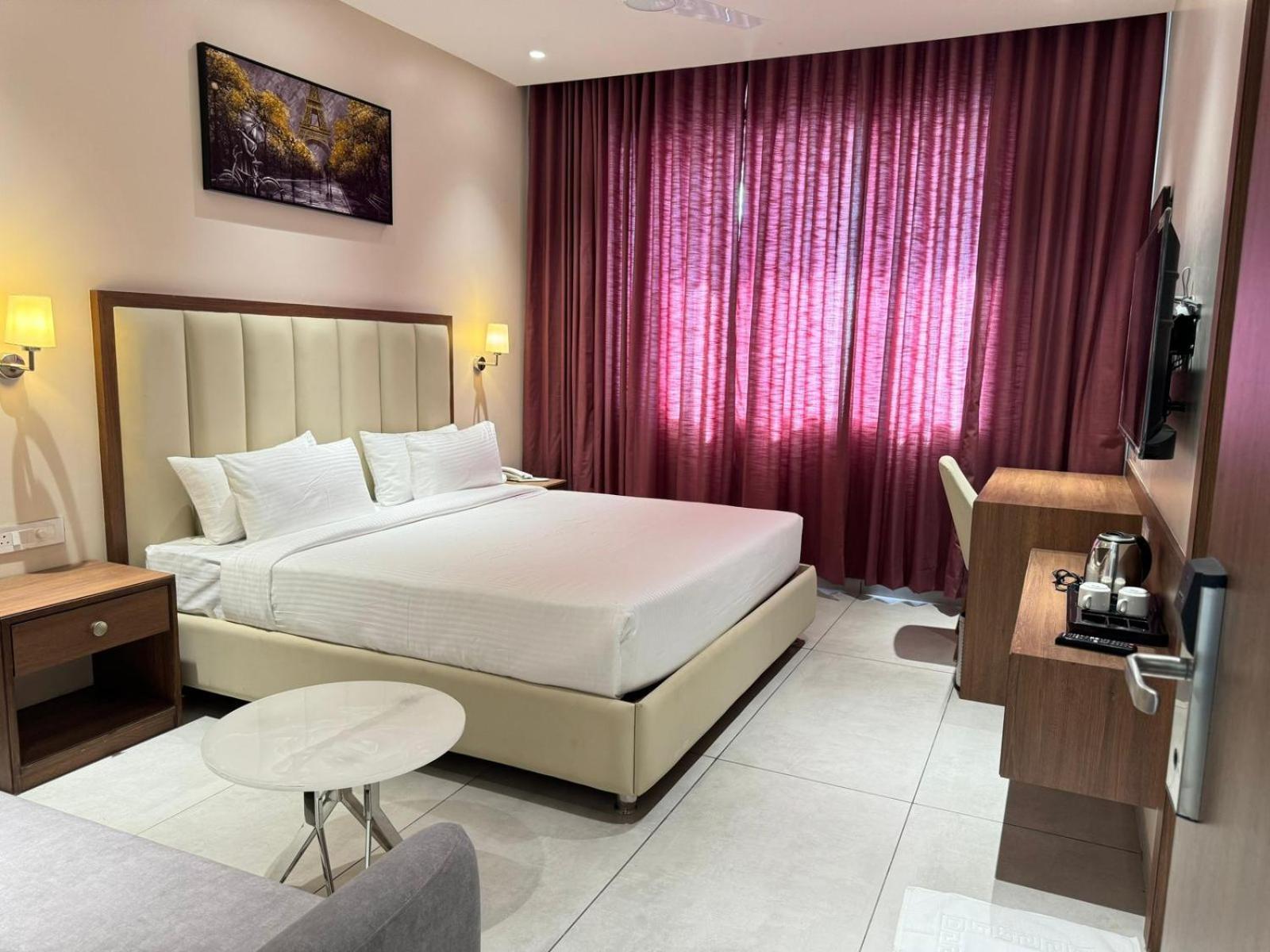 Hotel Carnival Parbhani Exterior foto